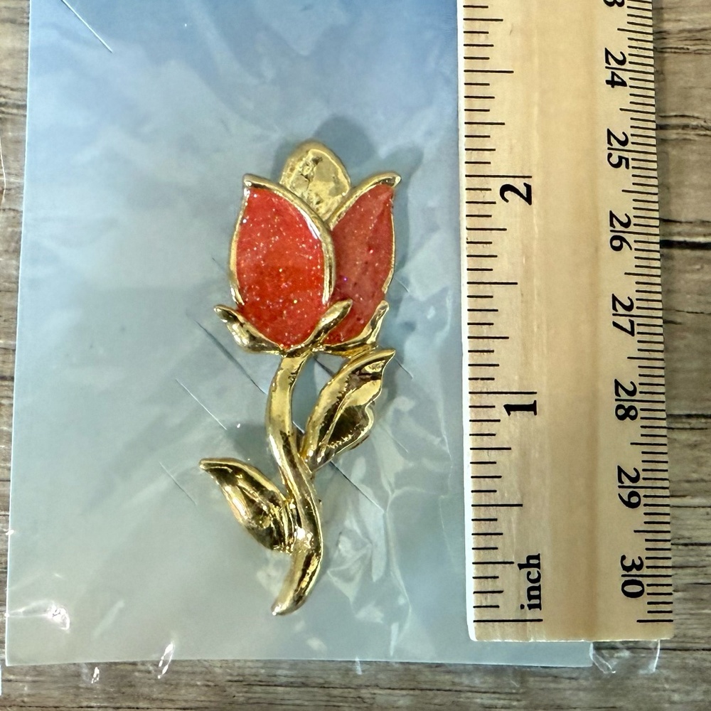 TH Flower Brooch - Picture 5 of 5